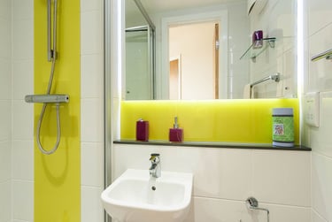 Classic En Suite at Davidson House, 3-5 Penrhyn Road, Surbiton, Kingston, KT12BT - Image 8